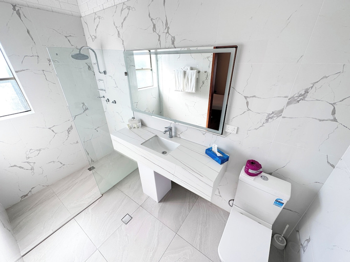 Bathroom 3, Spa Village Motel, Moree Plains