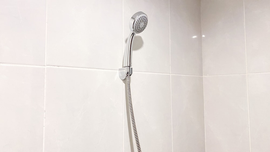 Bathroom 3, Cozy And Well Designed Studio Serpong Garden Apartment, Tangerang
