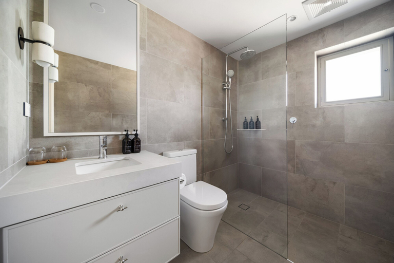 Bathroom 4, Kingsford the Barossa, Light