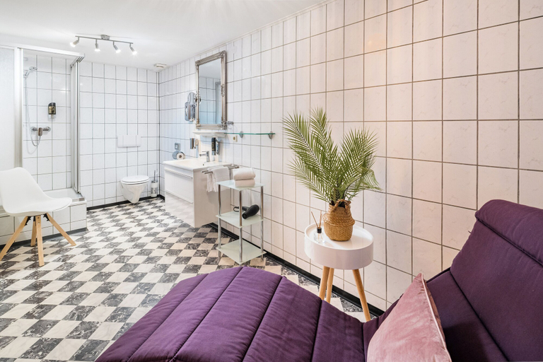 Bathroom 5, Nürnberger Hof, Nürnberger Land