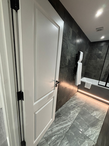 Bathroom 2, Aurora Apartments, Peterborough