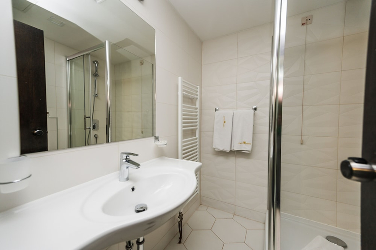 Bathroom 3, Hotel Holiday, Sarajevo