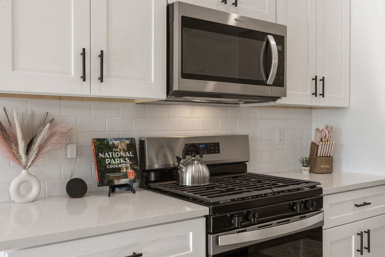Private kitchen 5, Ripple Holiday Home 4 Bedroom Townhouse, Washington