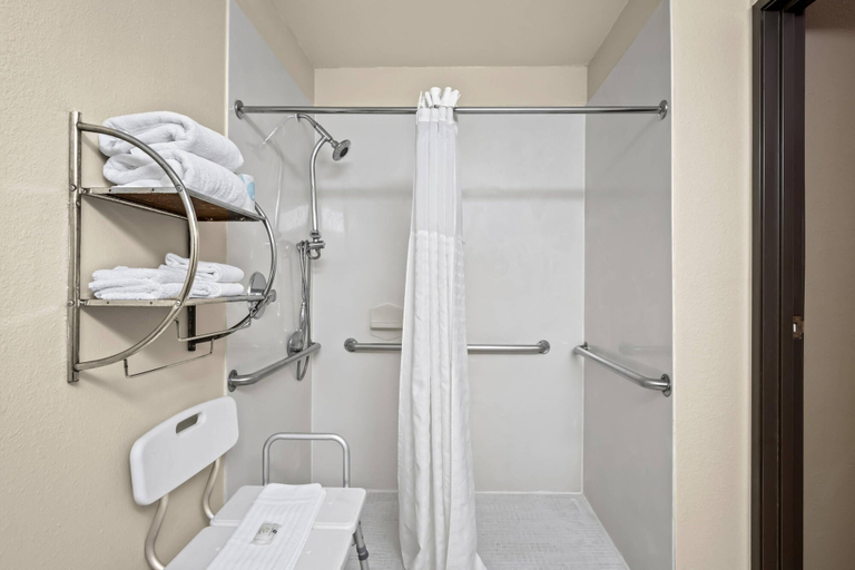 Bathroom 4, Quality Suites Irving-Las Colinas, Irving