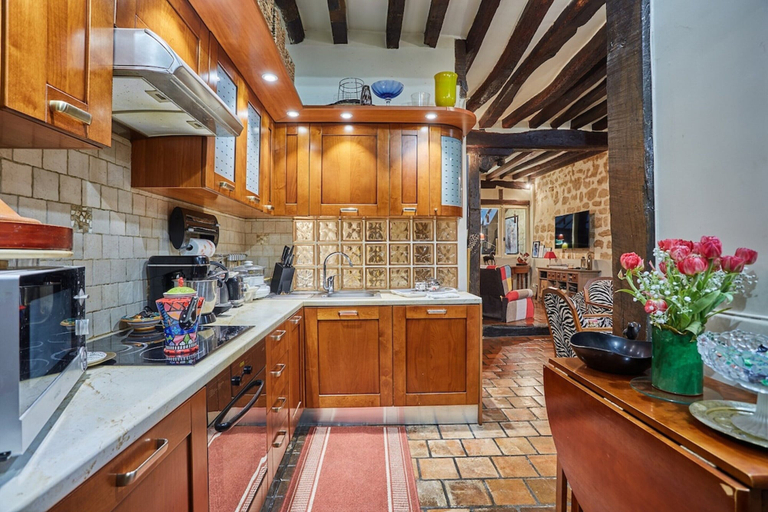 Private kitchen 4, Superbe Apartment Le Marais/Place des Vosges, Paris