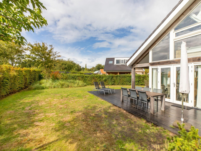 Garden, Enjoy luxury and comfort in holiday villa Kavel 10, Schouwen-Duiveland