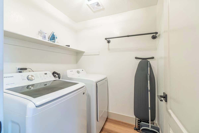 Room 3, Modern Western Retreat Pet Friendly 4 Bed 2 Bath, Washoe