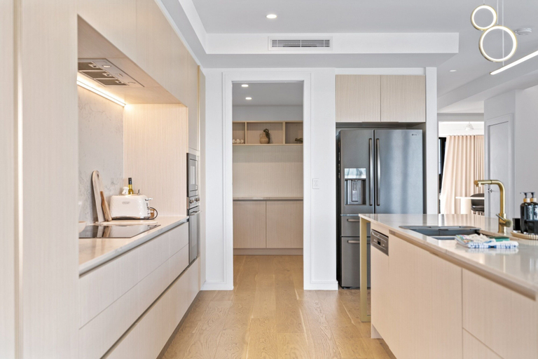Private kitchen 4, Deluxe 4-bed Home With Pool & Fire Pit, Wavell Heights