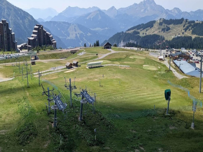 Others 5, Apartment in Avoriaz with Ski-InSki-Out Access, Haute-Savoie