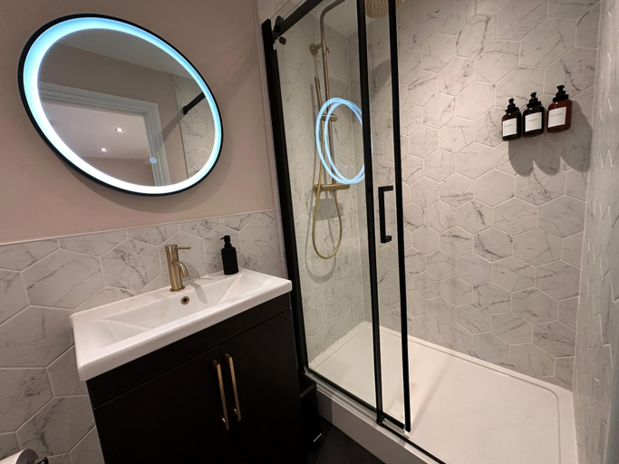 Bathroom 4, Brighton City View 3-bed Retreat, Brighton and Hove