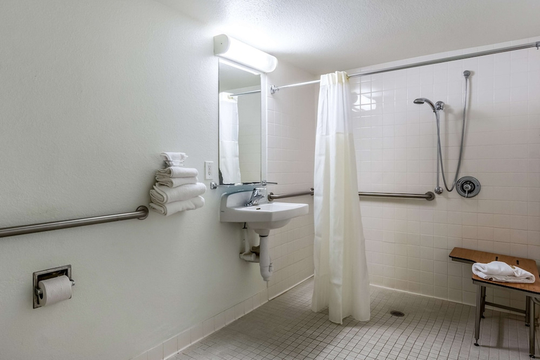 Bathroom 5, Studio 6 Buttonwillow, CA, Kern