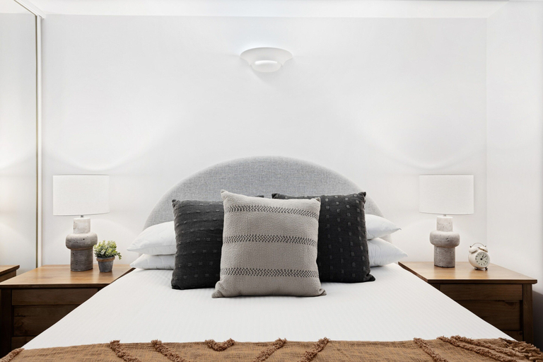 Room 2, Comfy 2-bed With Pool and Secure Parking, Spring Hill
