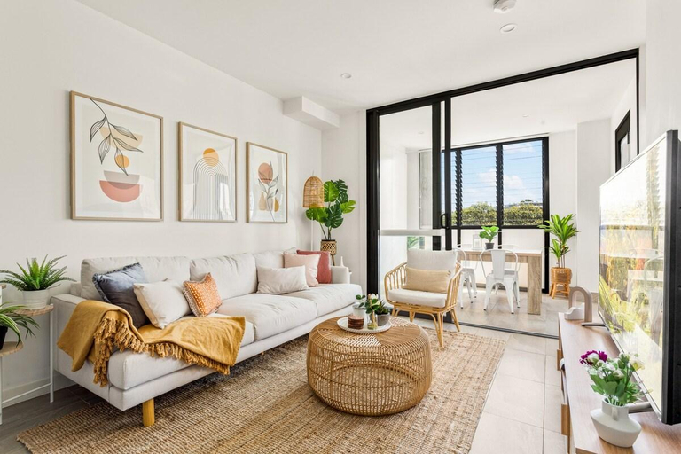 Separate living room 5, Coastal 2-Bed Apartment near Beach, Sydney