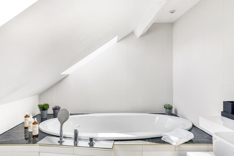 Bathroom 3, Hotel Opera Opal, Paris