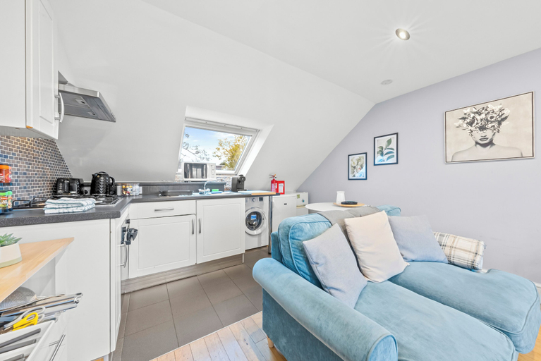 Private kitchen 5, Charming Village Escape near Loch Lomond, Stirling