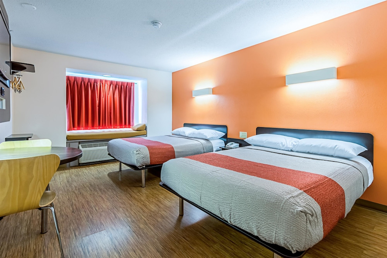 Bedroom 2, Motel6 Indianapolis, IN, Marion