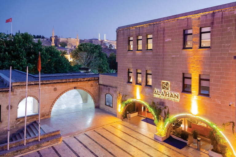 Exterior & Views