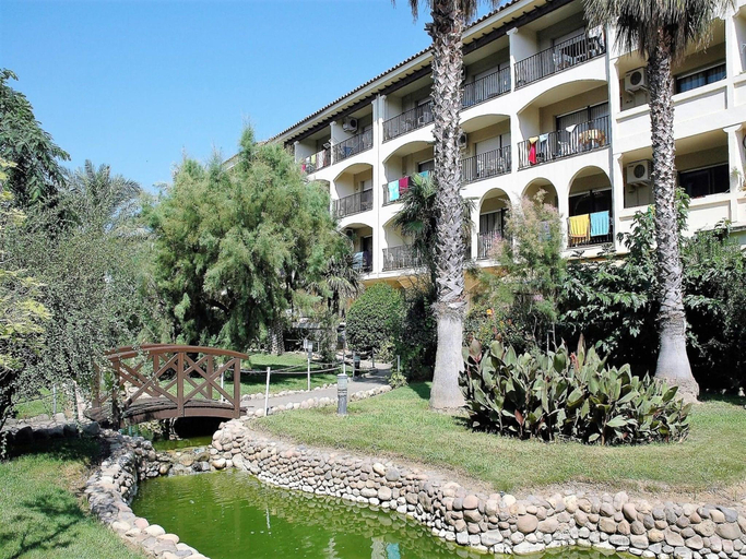 5, Apartment for 5 people with garden, Girona