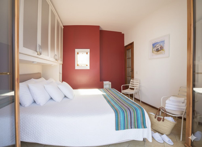 Others 2, Appartamento Bouganville, Imperia