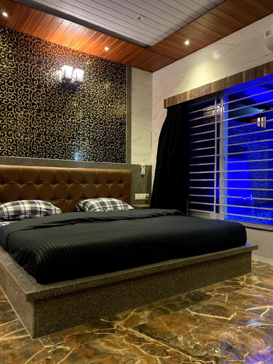 Others 2, Elite II 1 room cottage with private pool II, Pune