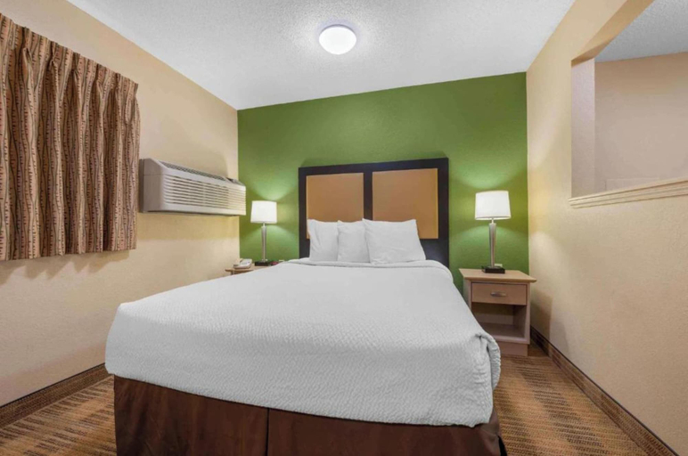 Bedroom 3, Studio 6 Suites Charlotte, NC - Tyvola Rd/Executive Park, Mecklenburg