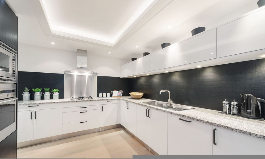 Others 5, Prime Knightsbridge Mews-4 bed House, London