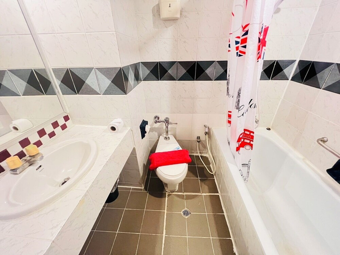 Bathroom 4, A.A. Pattaya Hotel, Pattaya
