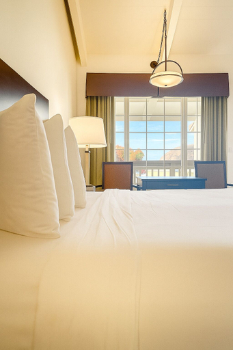 Bedroom 1, Avalon Inn Downtown Morro Bay, San Luis Obispo