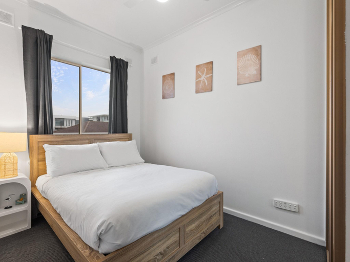 5, Beachside 2-Bed Apartment with Balcony Views, Adelaide