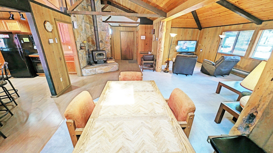Interior 3, Bobcat 7 2 Bedroom Home, Deschutes