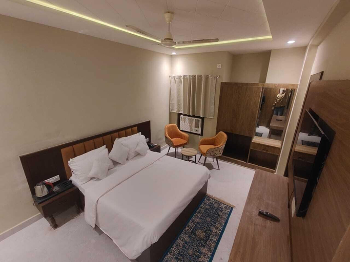 Room 3, Hotel Neelgrand, Agra