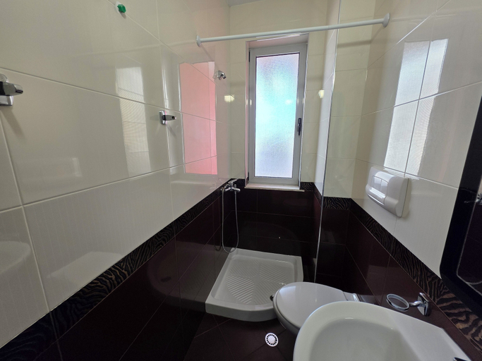 Bathroom 4, Thomas K Veranda Apartment, Vlorës