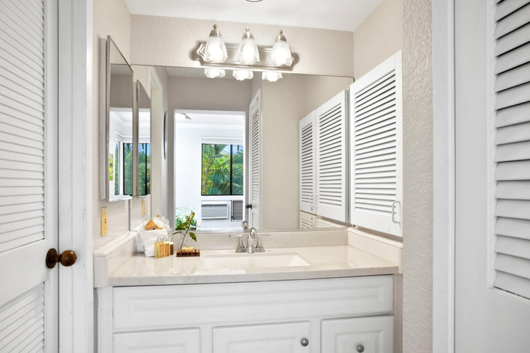 Bathroom 4, Grand Champions by KBM, Maui