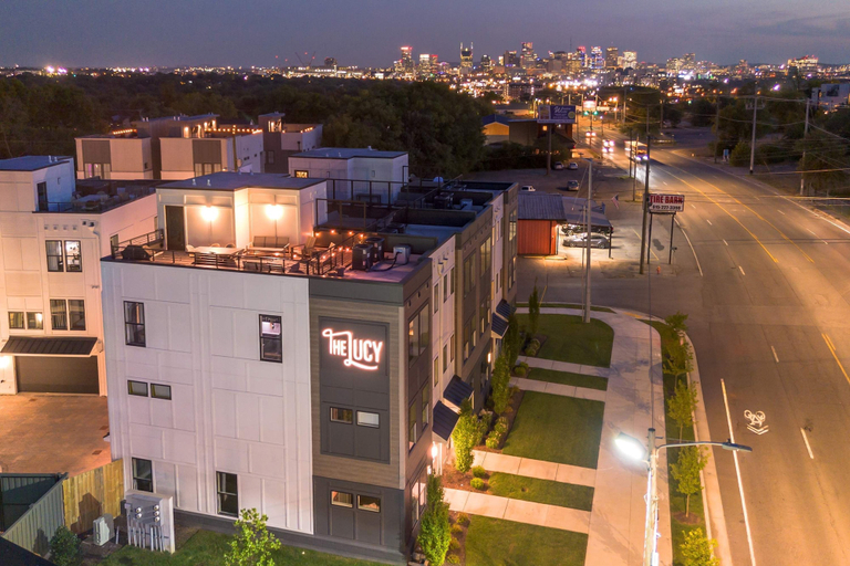 Room 4, Luxe 4BR With Fire Pit Grill and City Views, Davidson