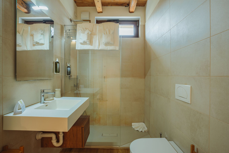 Bathroom 5, Garda Relais, Verona