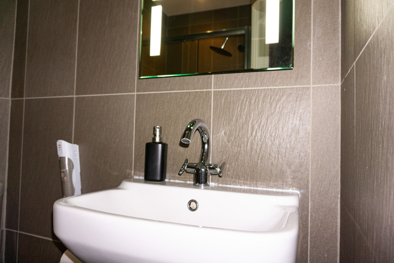 Bathroom 5, Kenley Hotel, Blackpool
