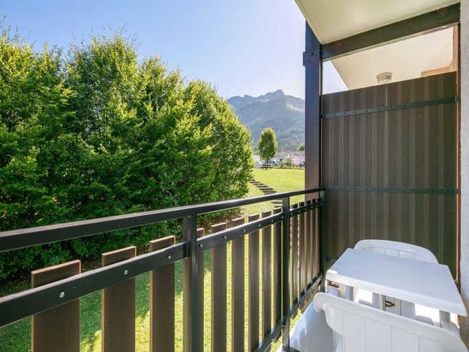5, Mountain apartment near village centre, Isère