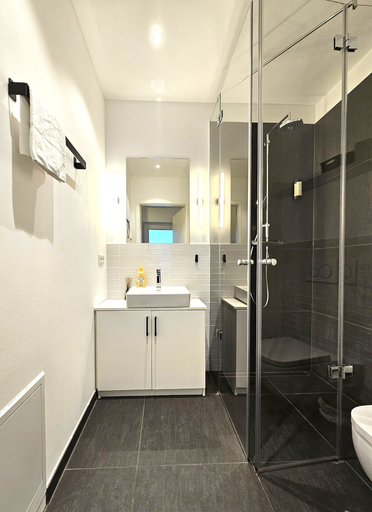 Bathroom 4, Old Town Apartments, Düsseldorf