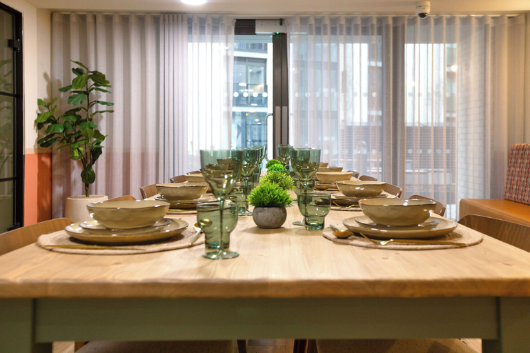Room 5, The Modern View in Bristol, Bristol