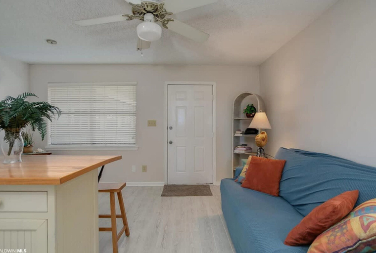 Room 5, Two Suns at The Beach - White Sand and Shopping, Escambia