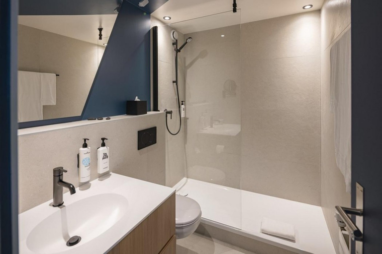 Bathroom 4, EVERNESS Hotel and Resort, Nyon