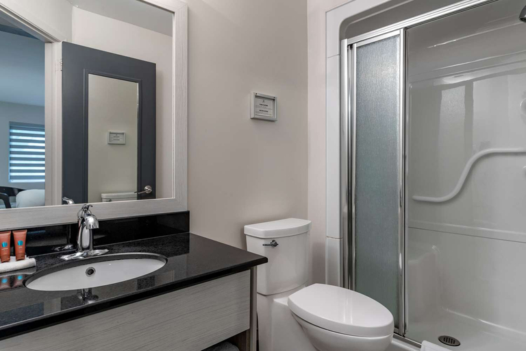 Bathroom 4, Dannys Hotel Suites SureStay Collection by BW, Gloucester