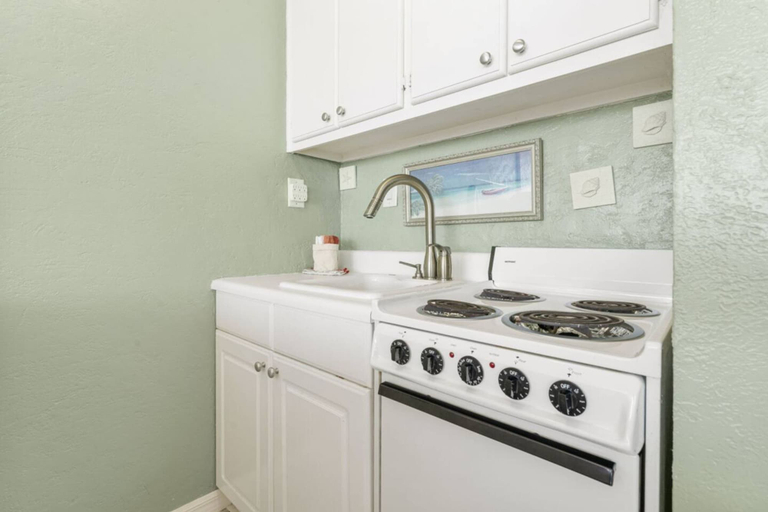 Room 4, Top of the Gulf 421 - Luxury Beach View Condo, Bay