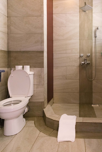 Bathroom 3, Cepha's Inn, Kabale