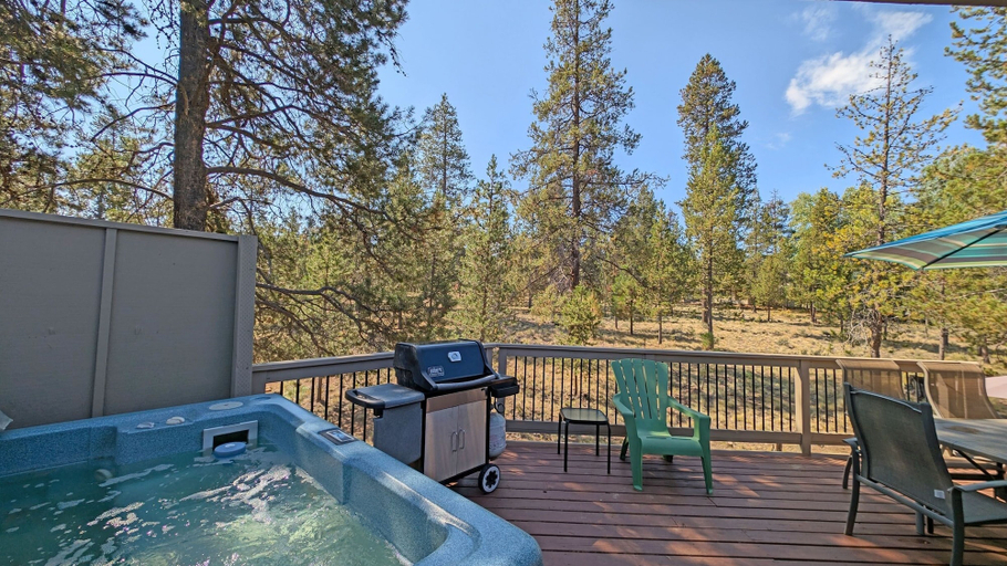 Outdoor dining 2, Tan Oak 2 3 Bedroom Home, Deschutes