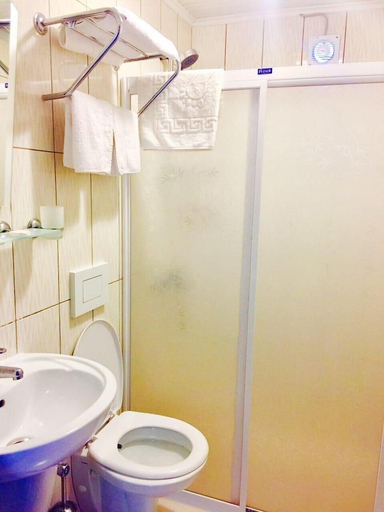 Bathroom 3, Berfin Otel, Ezine