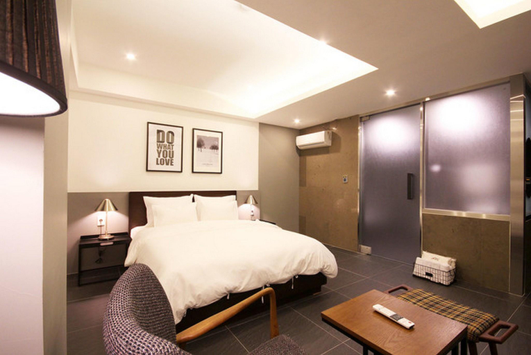 Bedroom 2, Busan Oncheonjang Hotel France, Geumjeong
