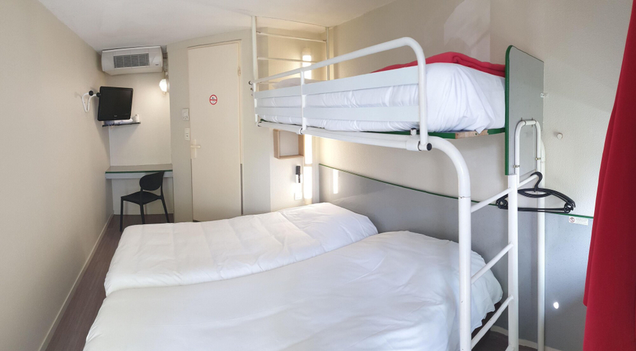 Bedroom 4, Premiere Classe Brive La Gaillarde Ouest, Corrèze