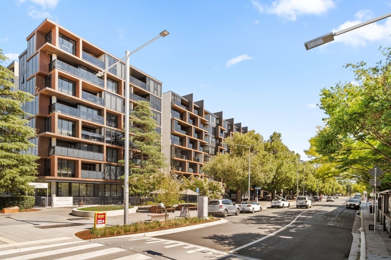 Others 2, Central 1-bed Apartment With Pool, Canberra