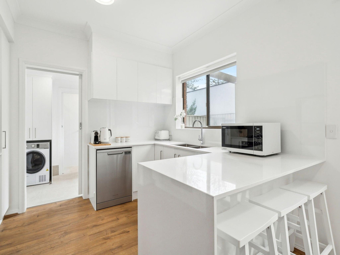 5, Coastal Luxury: 3-bed Townhouse 150m From Beach, Adelaide